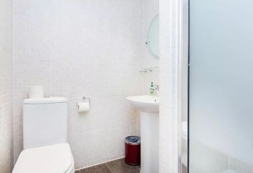 Spacious 2 Bedroom Apartment In Piccadilly 6100p