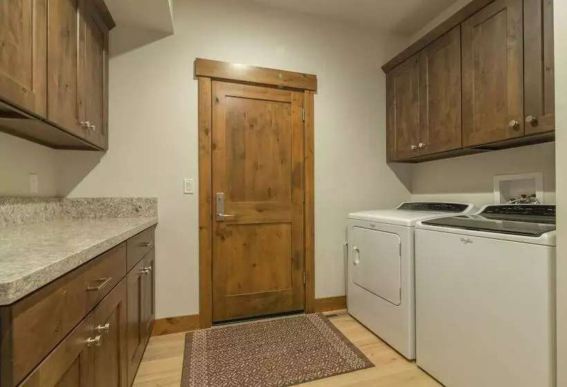 Sawtooth By Avantstay Spacious Pine Tree Cabin W/ Hot Tub