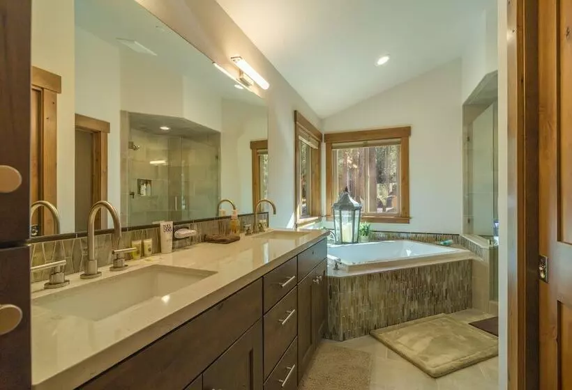 Sawtooth By Avantstay Spacious Pine Tree Cabin W/ Hot Tub