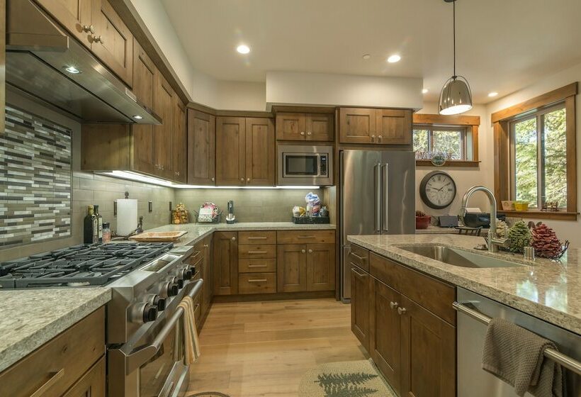 Sawtooth By Avantstay Spacious Pine Tree Cabin W/ Hot Tub