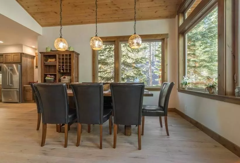 Sawtooth By Avantstay Spacious Pine Tree Cabin W/ Hot Tub