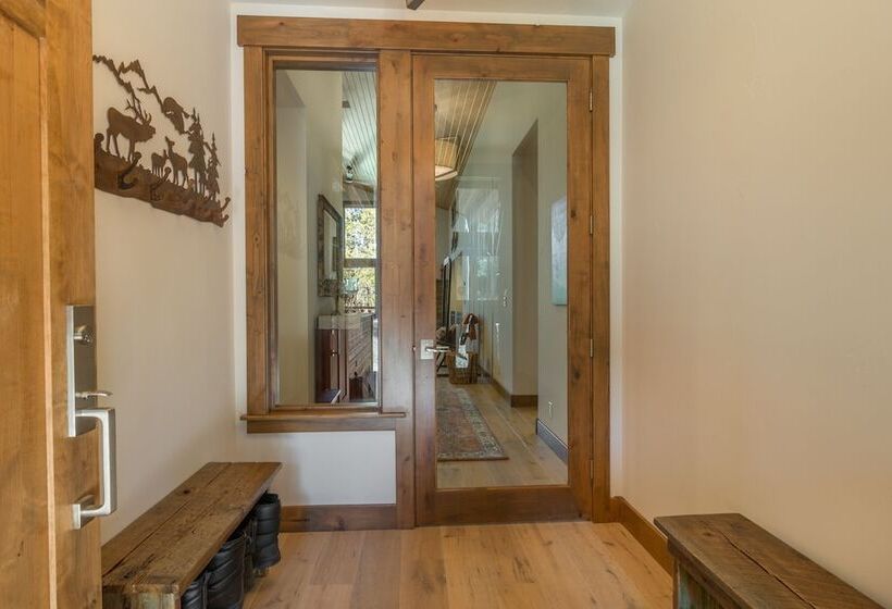 Sawtooth By Avantstay Spacious Pine Tree Cabin W/ Hot Tub