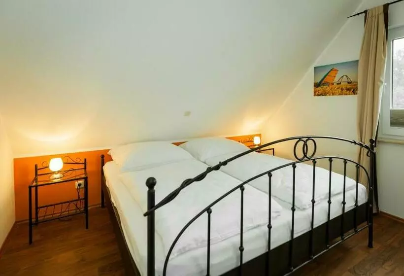 Haus Pangea B47690