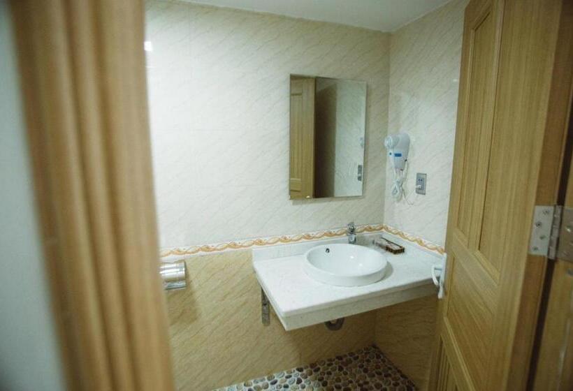 هتل Khách Sạn Tân Trang