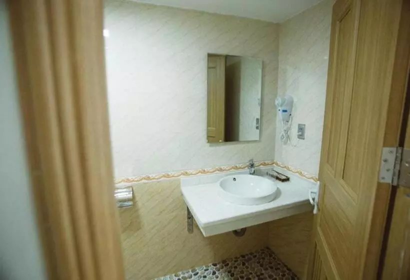 هتل Khách Sạn Tân Trang