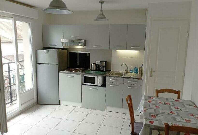 2 Pièces Centre Ville Parking Proche Transport