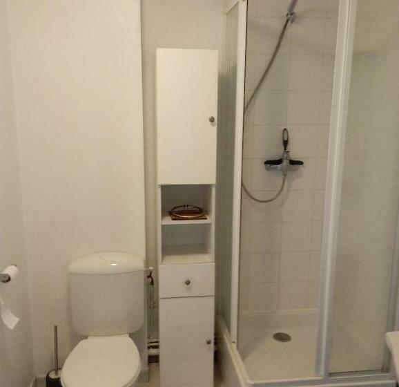 2 Pièces Centre Ville Parking Proche Transport