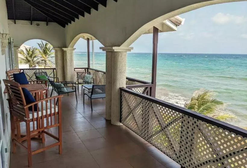 Breezy Ocean Front Condo Close To The Best Beaches
