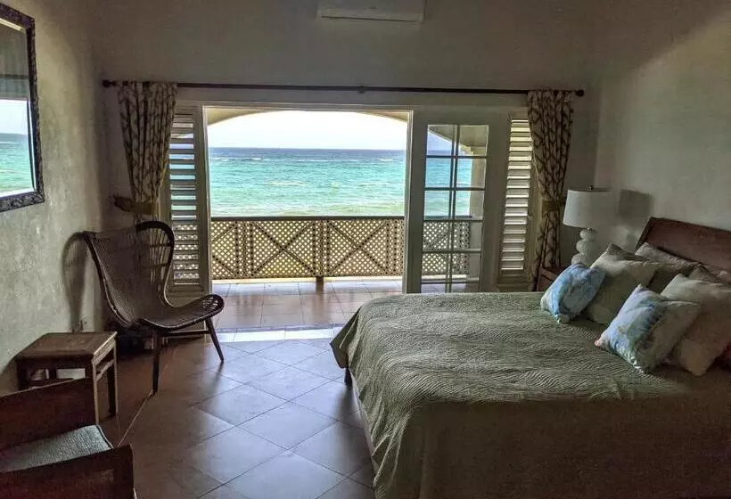 Breezy Ocean Front Condo Close To The Best Beaches