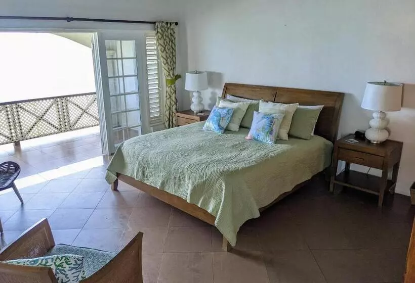Breezy Ocean Front Condo Close To The Best Beaches