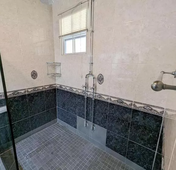 Breezy Ocean Front Condo Close To The Best Beaches