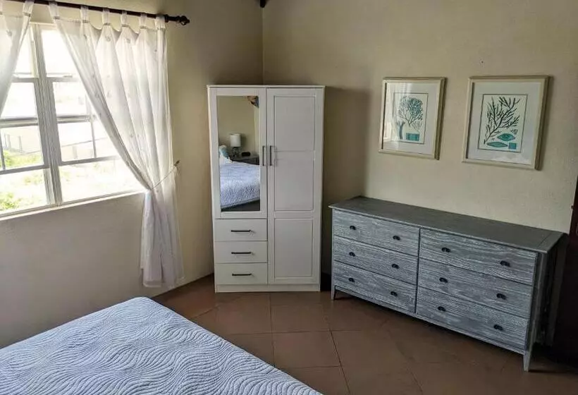 Breezy Ocean Front Condo Close To The Best Beaches