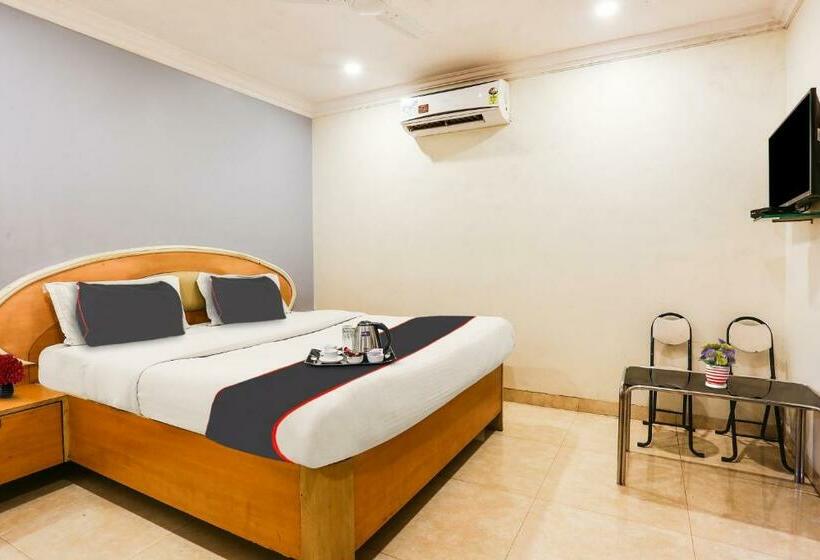 Collection O 61246 Hotel De Meridian Near Versova Beach