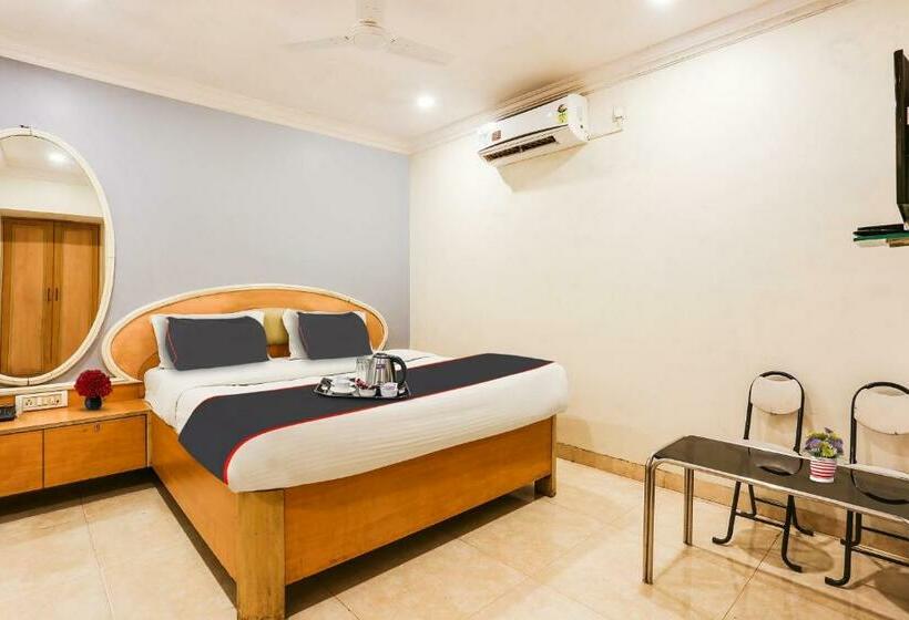 Collection O 61246 Hotel De Meridian Near Versova Beach