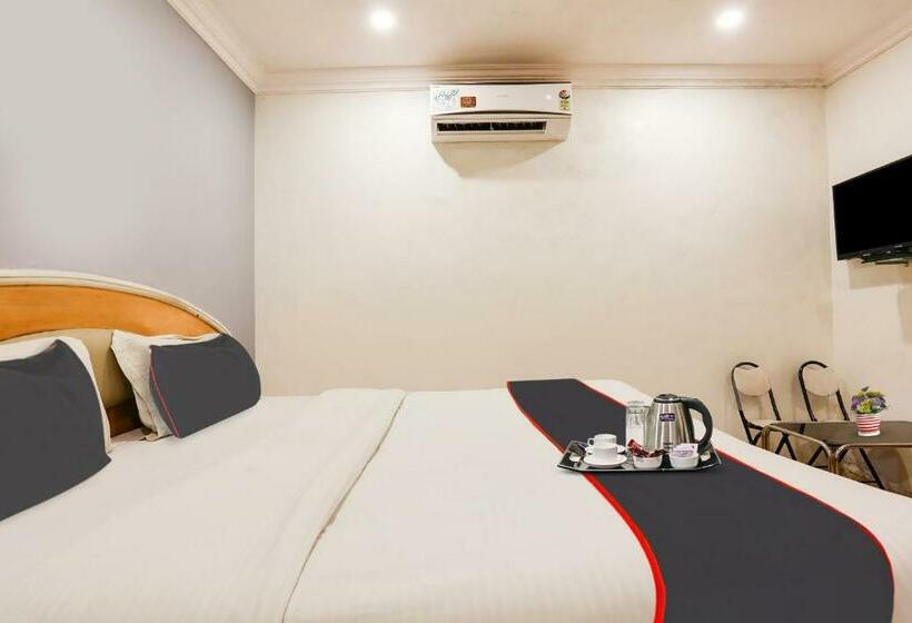 Collection O 61246 Hotel De Meridian Near Versova Beach