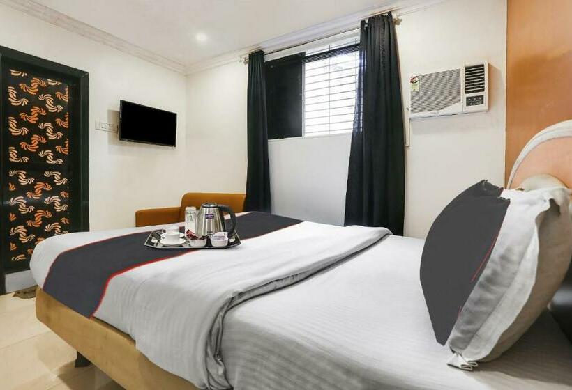 Collection O 61246 Hotel De Meridian Near Versova Beach