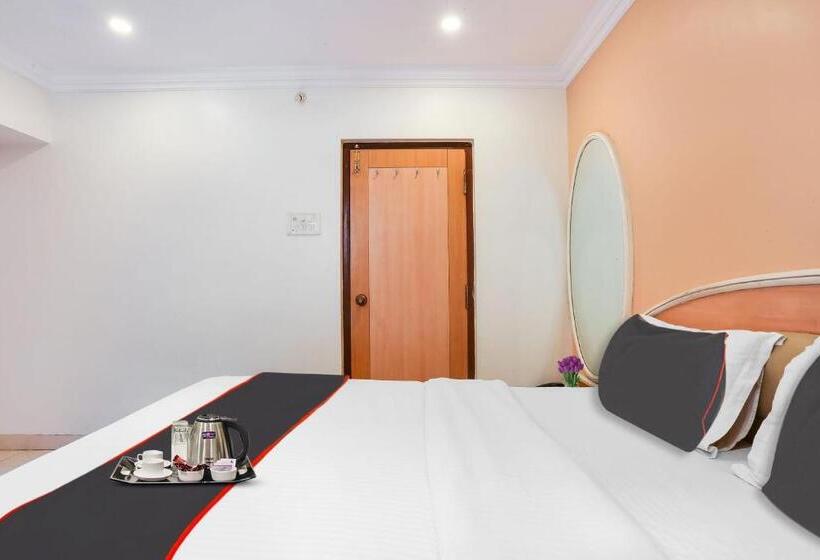 Collection O 61246 Hotel De Meridian Near Versova Beach