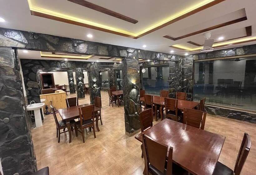 هتل Eden Rock Skardu