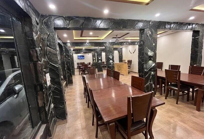 هتل Eden Rock Skardu