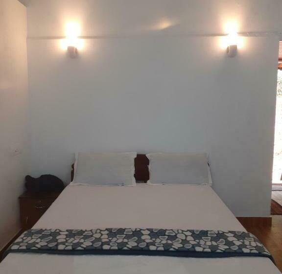 Bed and Breakfast River View Guest Rooms