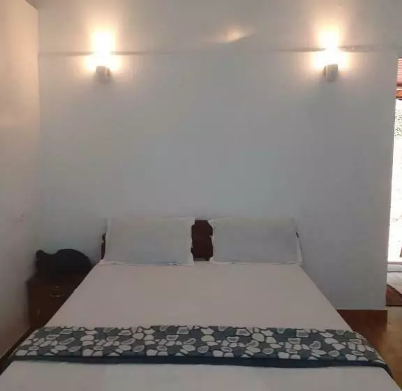 Bed and Breakfast River View Guest Rooms