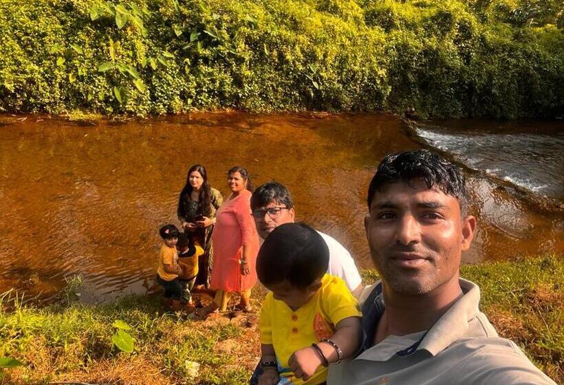 Bed and Breakfast River View Guest Rooms