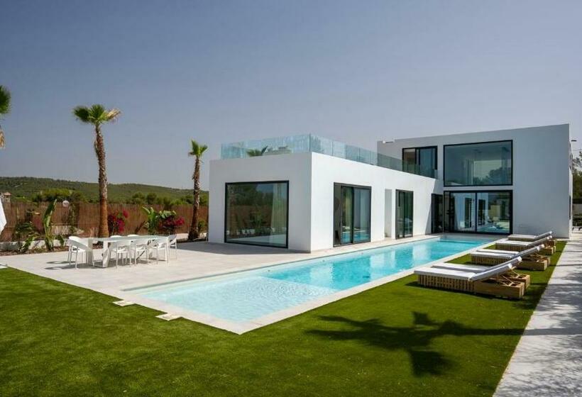 Contemporary Villa Near Sitges Hills