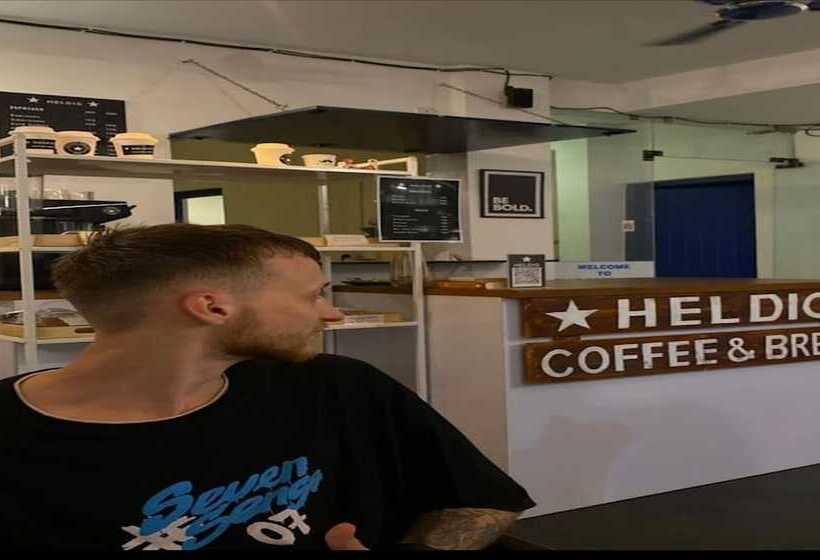 Blue Door Hotel Morjim