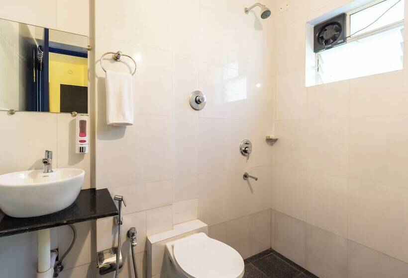 Blue Door Hotel Morjim