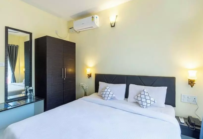 Blue Door Hotel Morjim