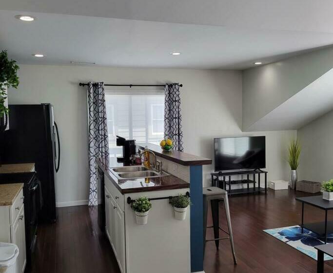 1 Bdr 5 Minutes To Downtown