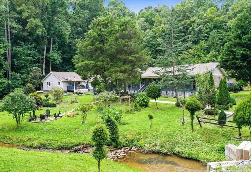 2 Separate Cabins Along A Peaceful Creek With Resort Amenities