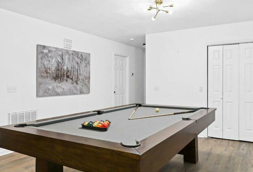 2 Separate Cabins Along A Peaceful Creek With Resort Amenities