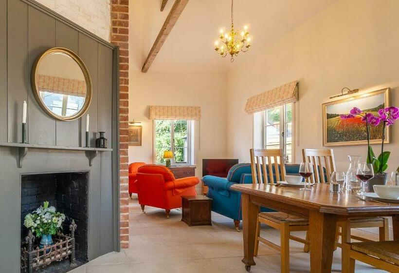 Luxurious Rural Retreat Holt Coach House