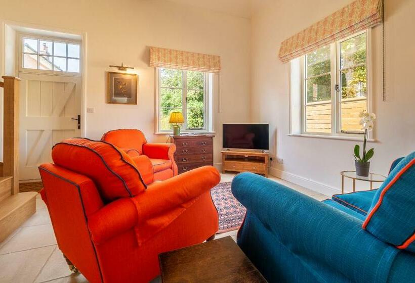 Luxurious Rural Retreat Holt Coach House