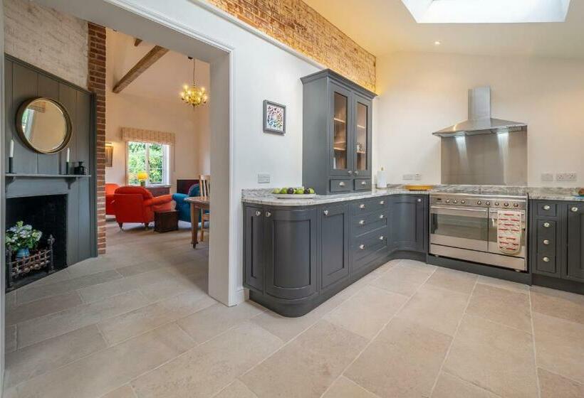 Luxurious Rural Retreat Holt Coach House