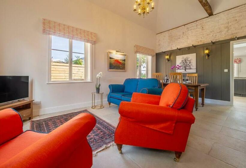 Luxurious Rural Retreat Holt Coach House