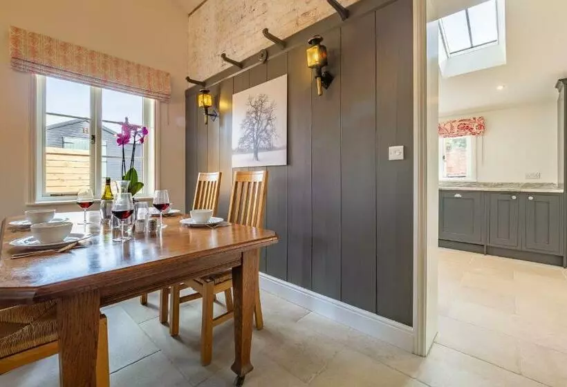 Luxurious Rural Retreat   Holt Coach House