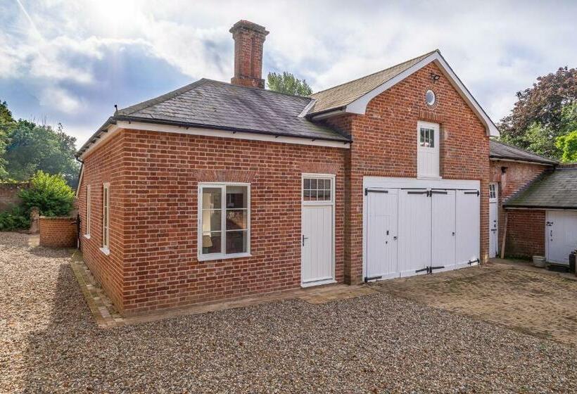Luxurious Rural Retreat Holt Coach House
