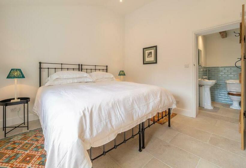 Luxurious Rural Retreat Holt Coach House