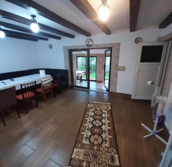 بنسيون Casa Cora