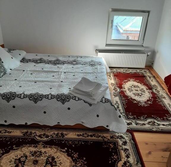 بنسيون Casa Cora