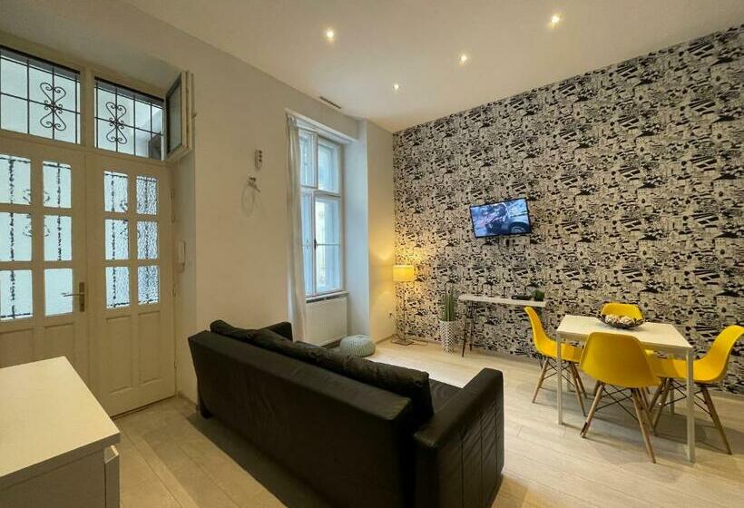 A5 Apartment   Budapest   Hostaid