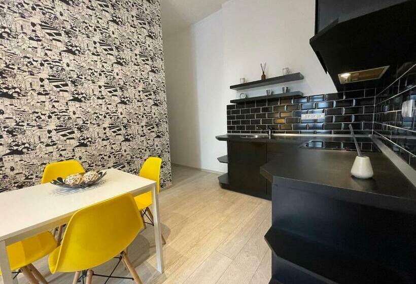 A5 Apartment   Budapest   Hostaid