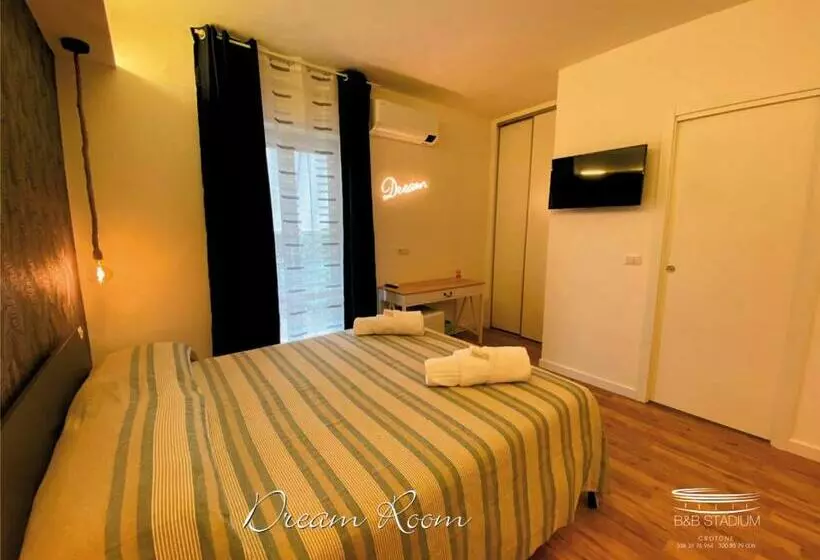 B&b Stadium Room & Suite