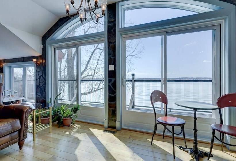 Chalet Chaleureux Sur Le Bord De Leau Naviguable