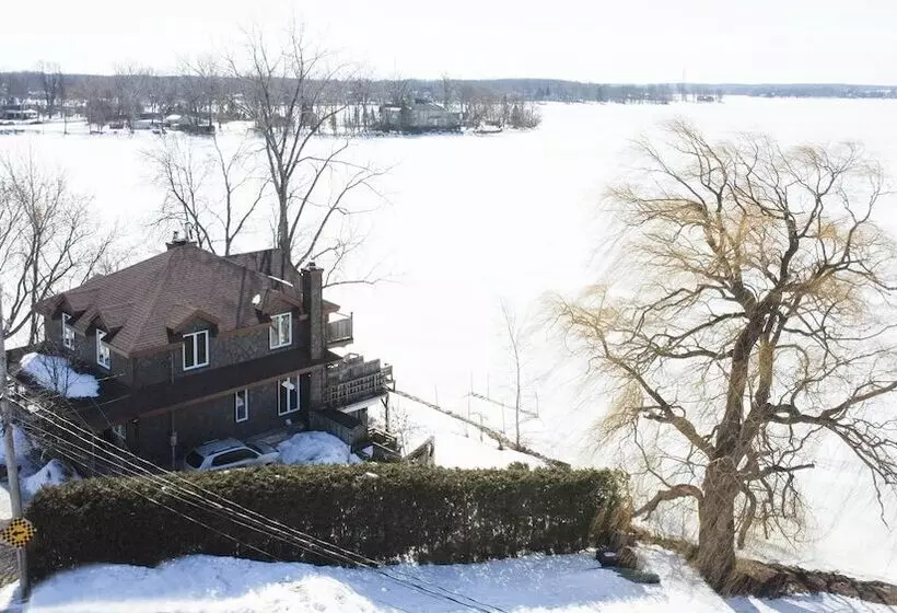 Chalet Chaleureux Sur Le Bord De Leau Naviguable