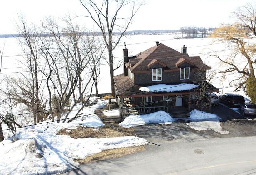 Chalet Chaleureux Sur Le Bord De Leau Naviguable