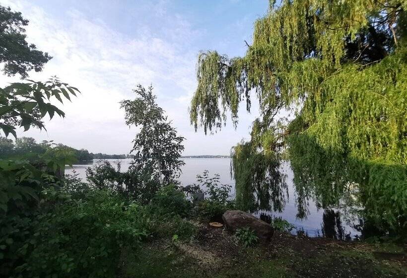 Chalet Chaleureux Sur Le Bord De Leau Naviguable