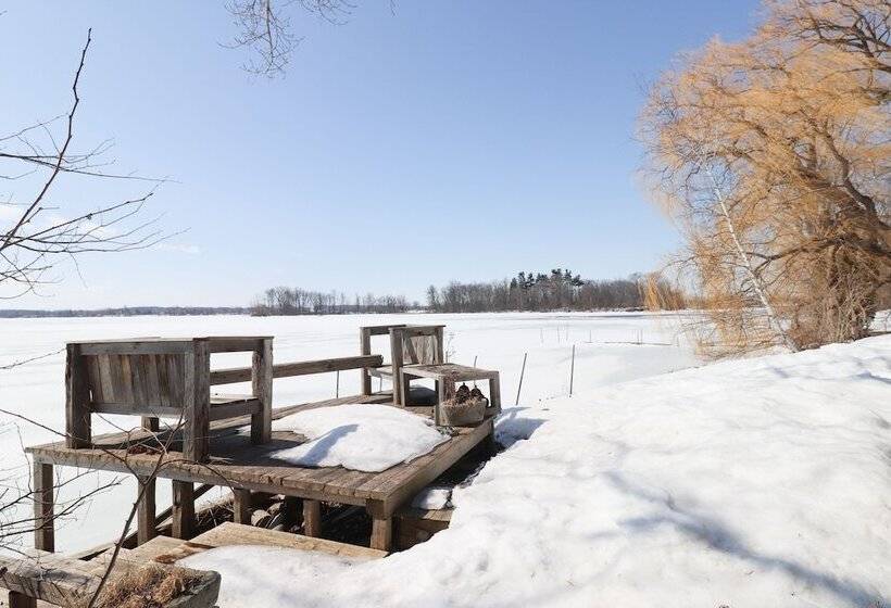 Chalet Chaleureux Sur Le Bord De Leau Naviguable